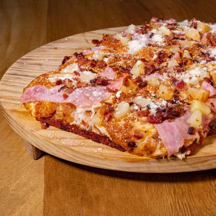 Estilo Detroit Pizza Hawaiana