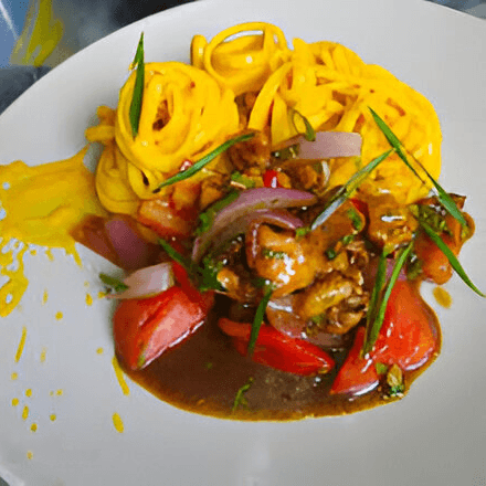 Tallarín a la Huancaína con Salteado de Pollo
