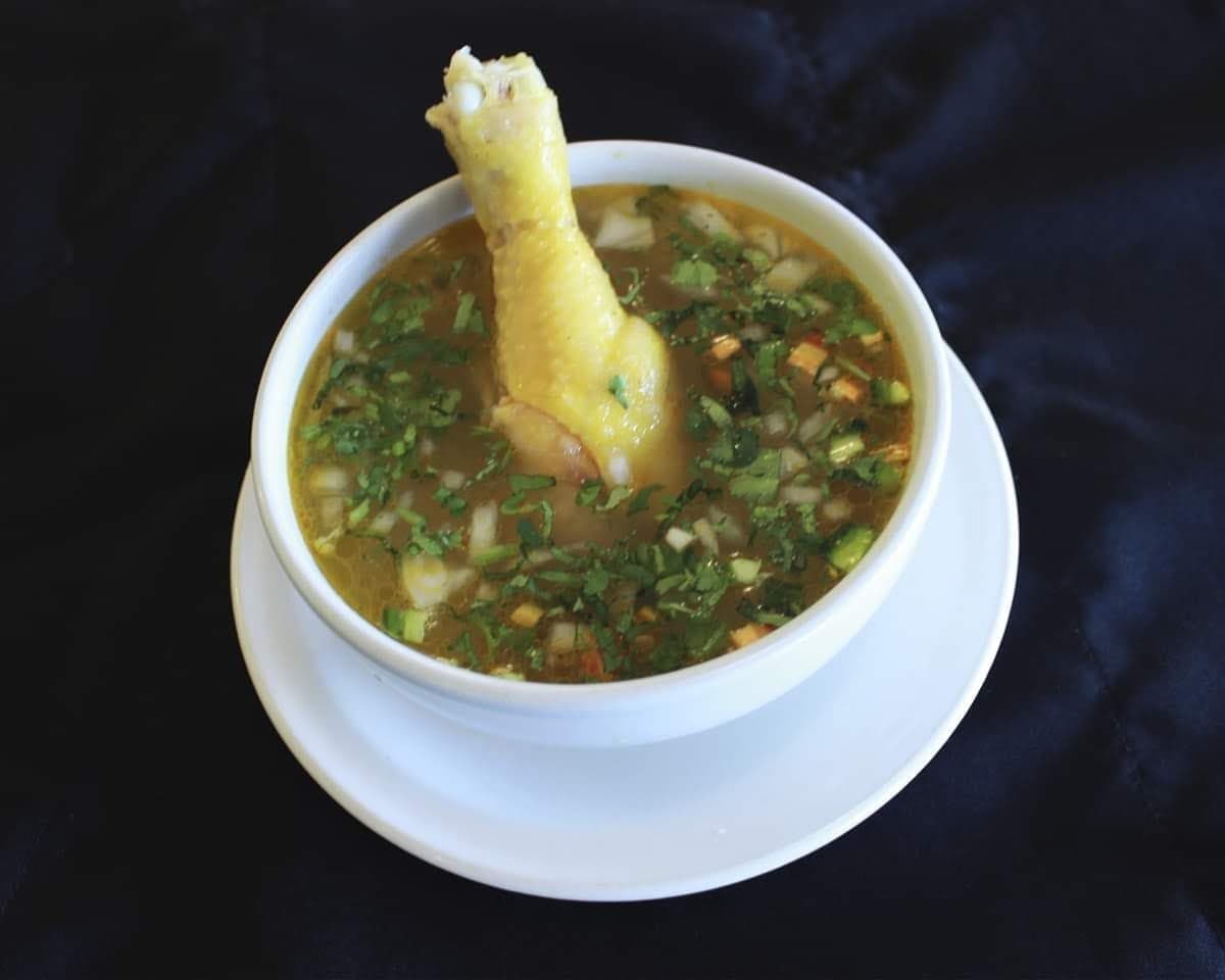 Caldo con Pierna