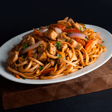 Tallarín Saltado de Pollo