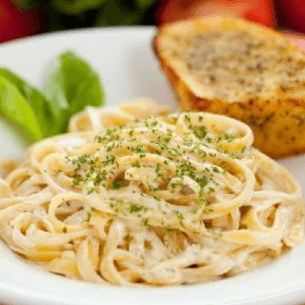 Fetuccine al Alfredo Menu+Pan al Ajo Menu