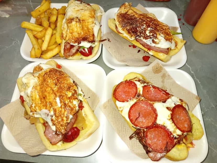 La victoria hotDogs & hamburguesas