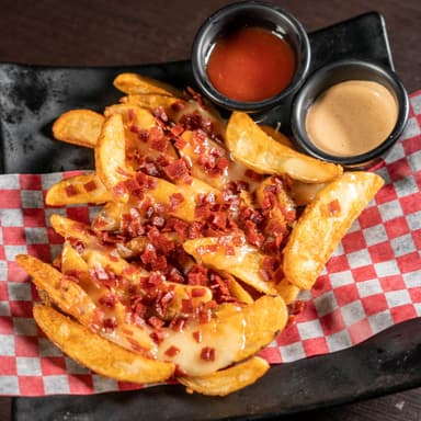 Papas con queso y tocino