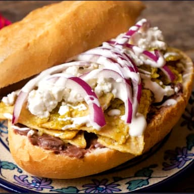 Lonche de Chilaquiles Verdes 🌿🥪🌶️