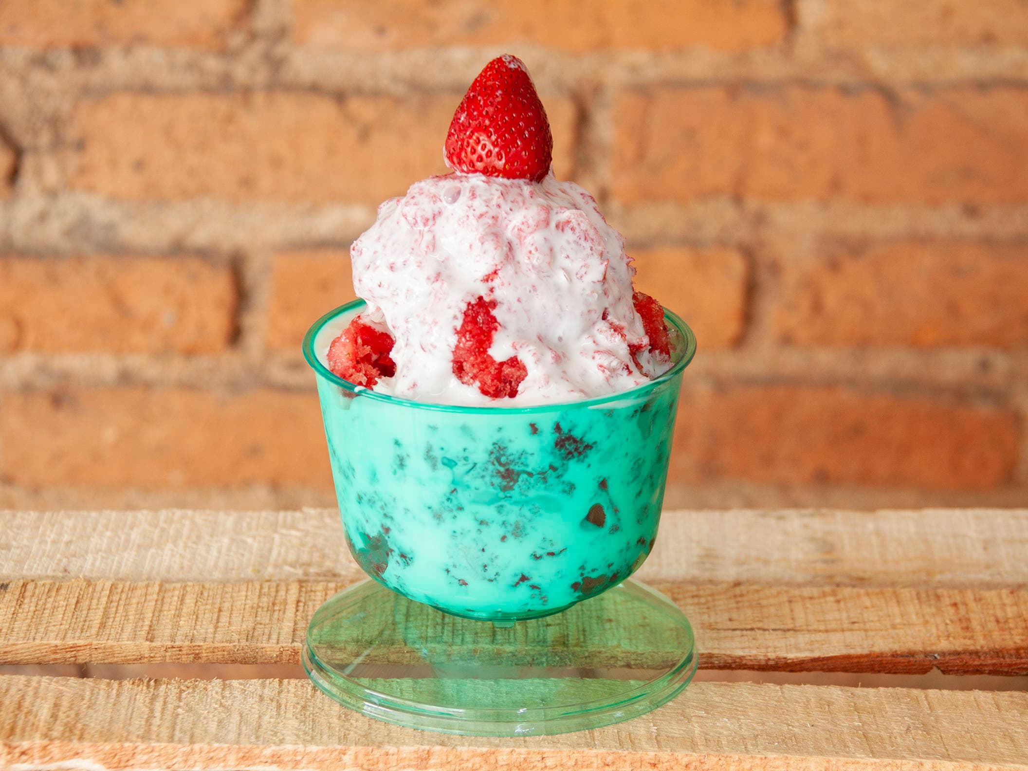 Fresas congeladas con crema de la casa...