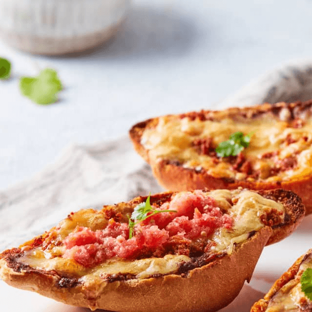 Molletes con Chorizo