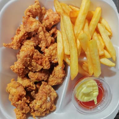 12 Palomitas de Pollo con papas