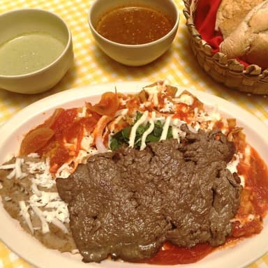 Chilaquiles con Bistec