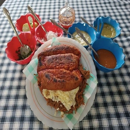 Combo Torta Dorada Queso + Agua