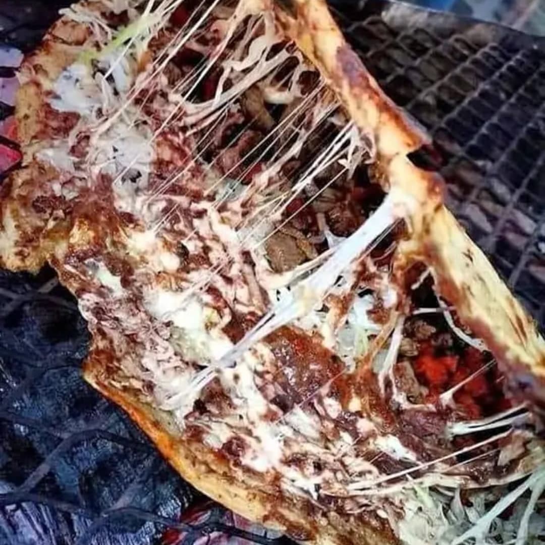 Tlayuda de bistec