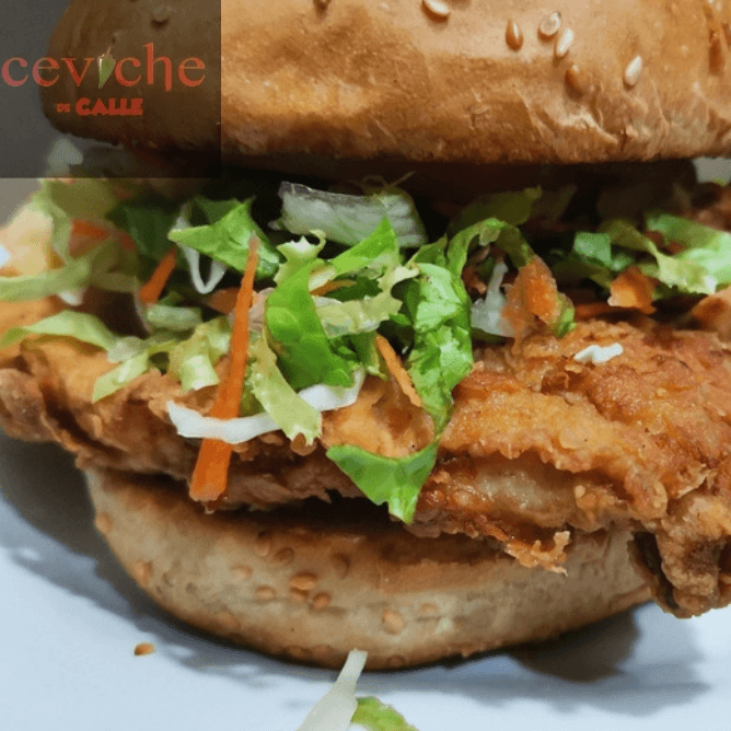 HAMBURGUESA DE FILETE DE PESCADO CON PAPAS FRITAS