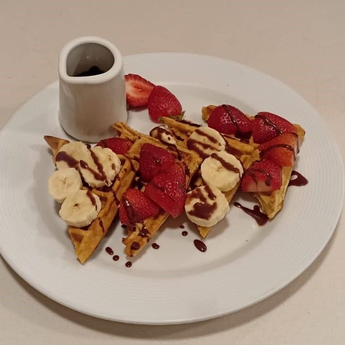 Waffle con Plátano, Fresa y Ganache