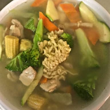 Sopa de Noodle con Pollo