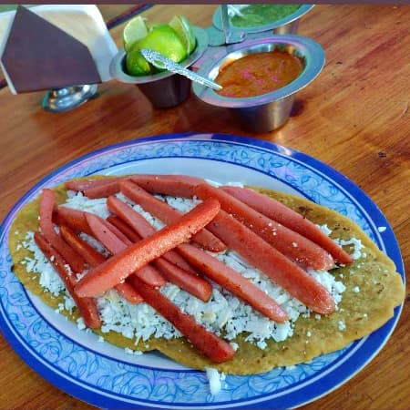 Huarache de Salchicha