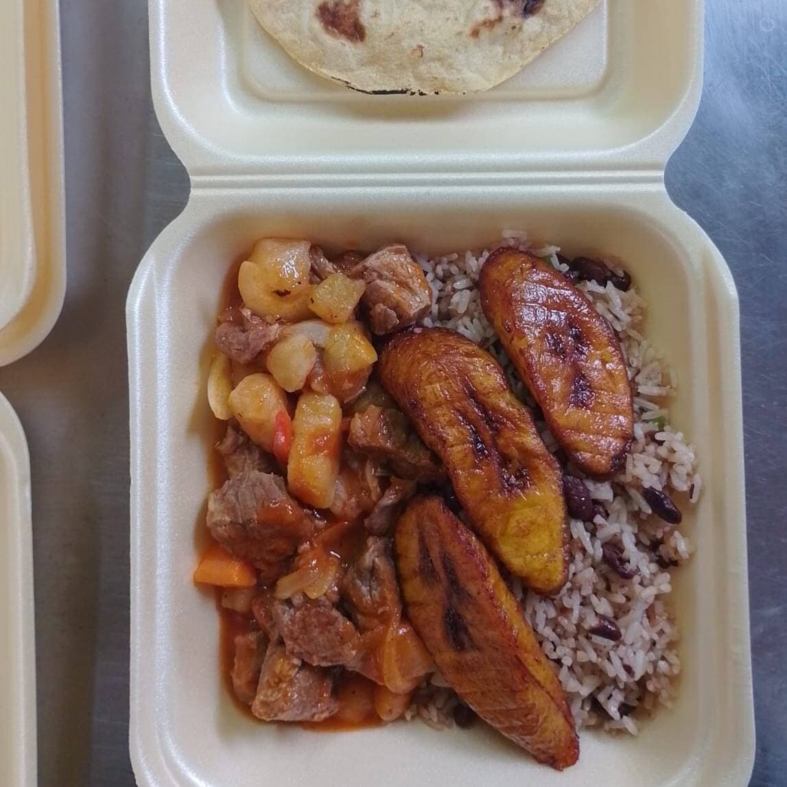 Pinto con Carne en Salsa