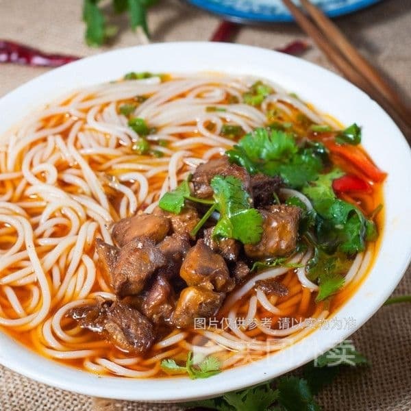 D-1Fideos de Arroz con Carne de Res/红烧牛肉粉