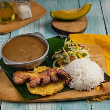 Combo: Frijolada+Bebida