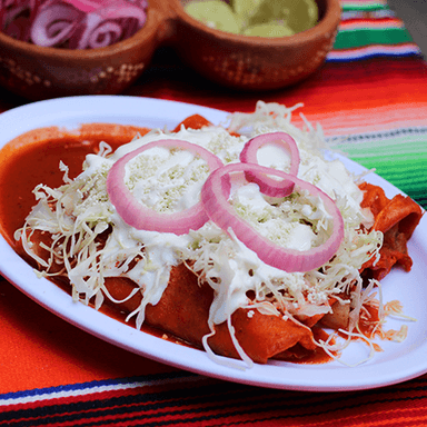 Enchiladas Rojas de Pollo en Tinga