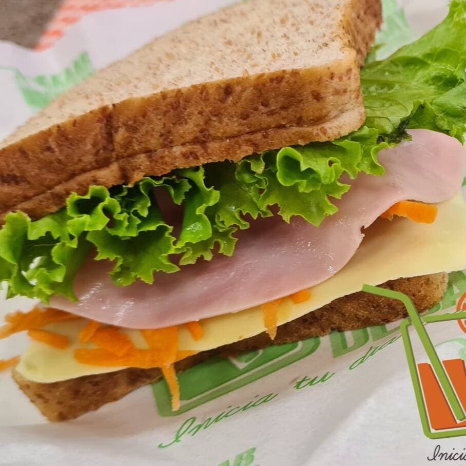 Sándwich Jamón de Pavo con Queso Gouda