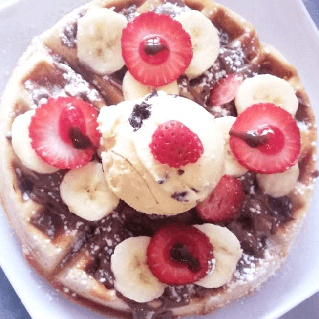 Waffle con Nutella, Fresa y Banano