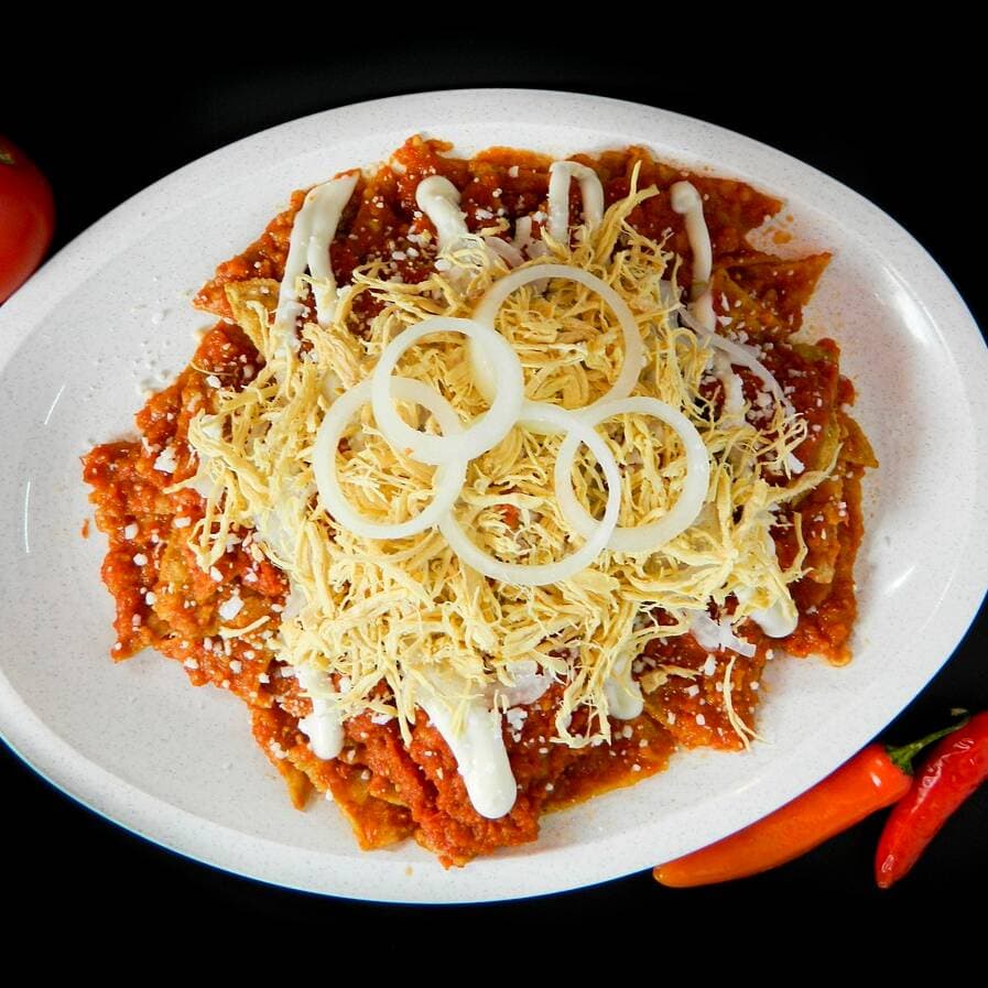 🧀 Chilaquiles Suizos con Proteína + Bolillo