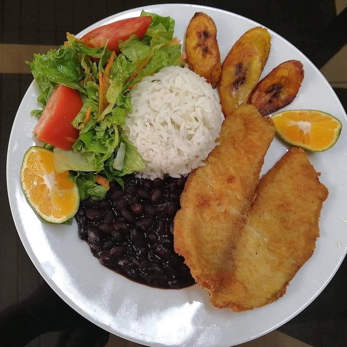 Casado Pollo empanizado + Refresco