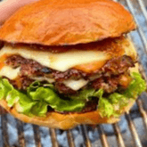 Combo Hamburguesa de la Casa + Papas + Bebida