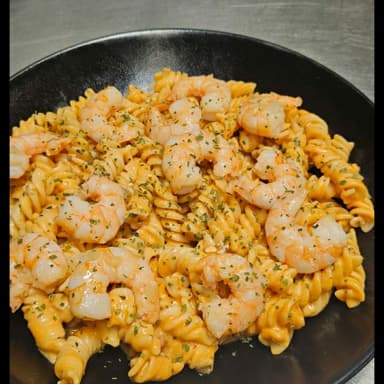 Pasta Alfredo Chipotle con Camarones Asados para 2