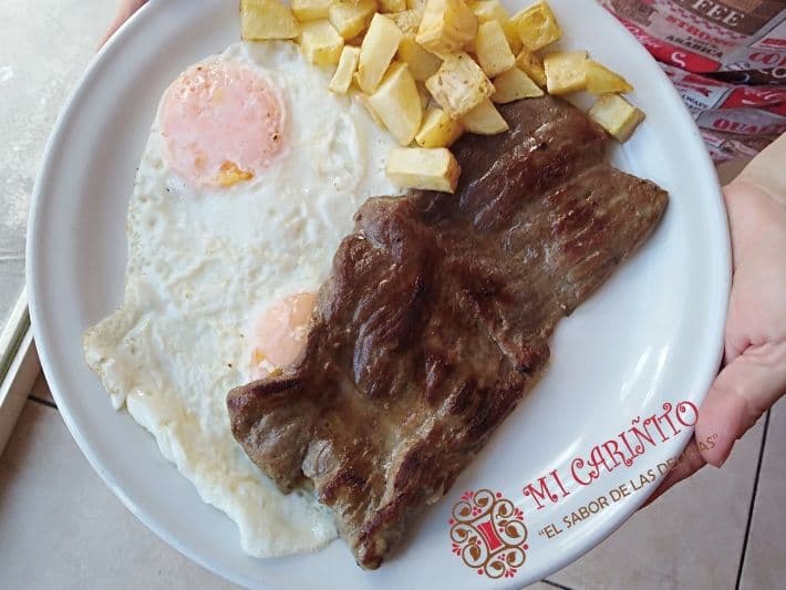 Sirlon con Huevos y Papitas