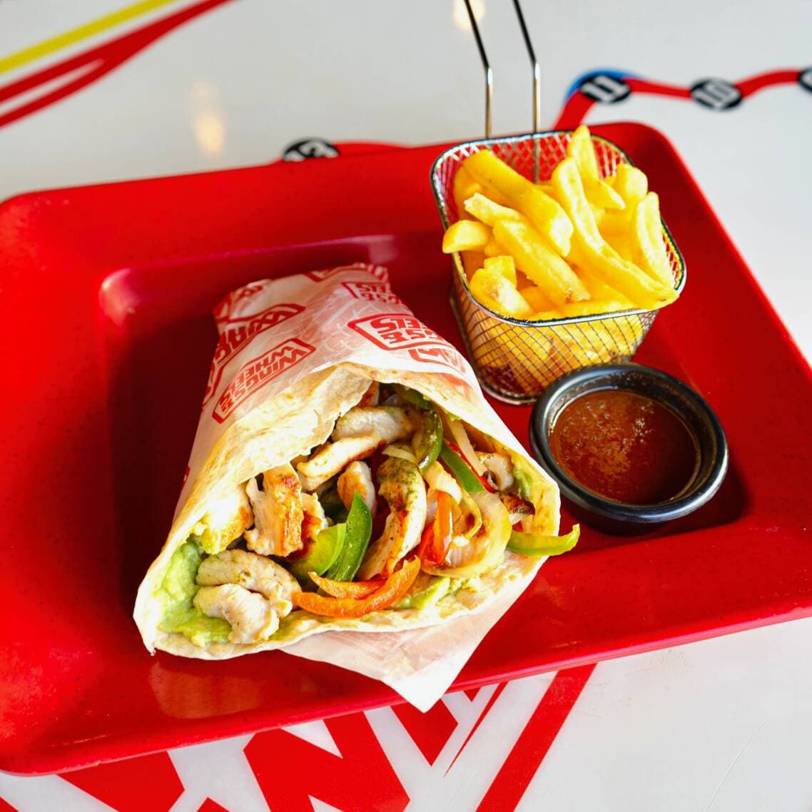 Burrito Deluxe de Pechuga de Pollo con Guacamole