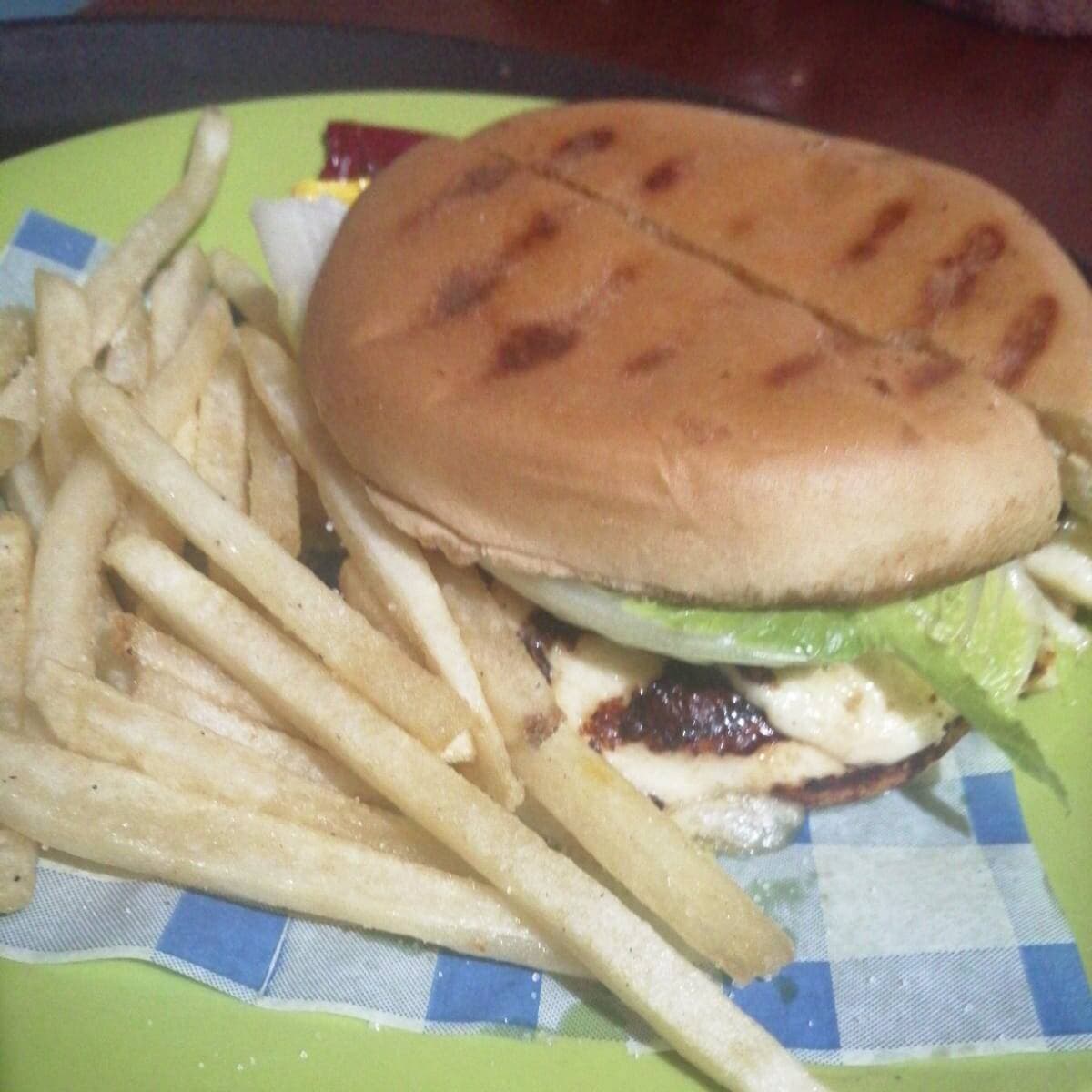 Hamburguesa "A La Santi" con Papas
