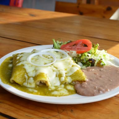 Enchiladas Suizas con Frijoles.