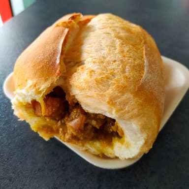 Bolillo con Guisado