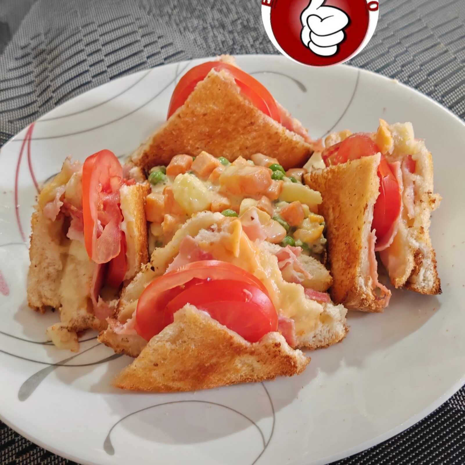 Club Sandwich con Ensalada Rusa