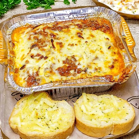 Lasaña Boloñesa+pan al Ajo