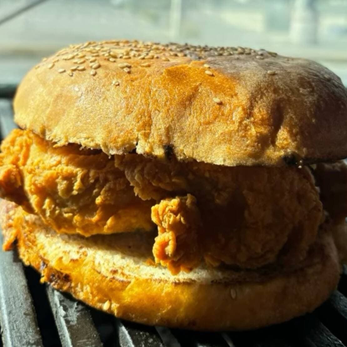 Hamburguesa Mediana Especial de Pollo Crunchy