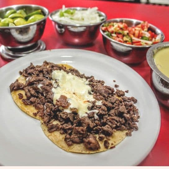 Tortilla de Maiz de Arrachera con queso Asadero