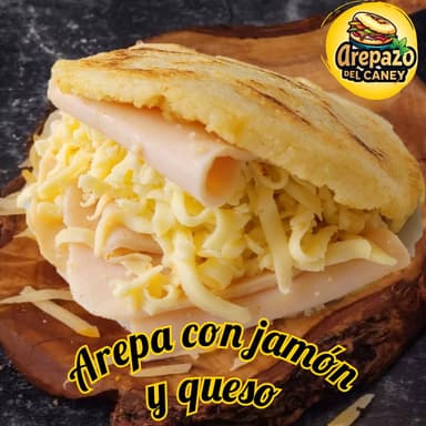 Arepa con Jamón y Queso