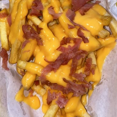 Papas con Queso y Tocino