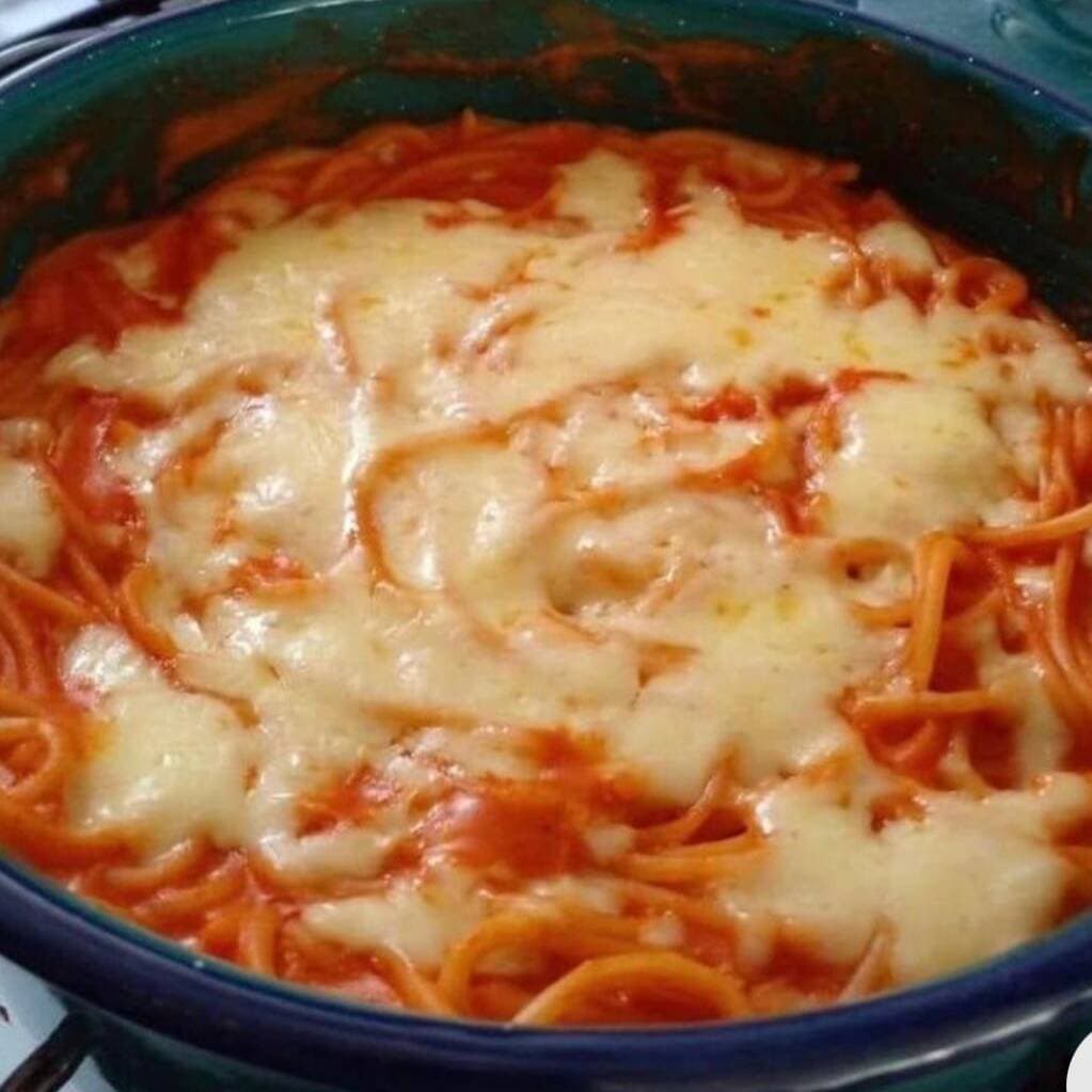 Spaghetti Gratinado con 5 Alitas