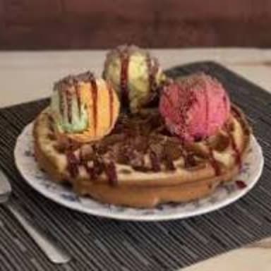 Waffle Con Helado 2 Personas 48 Onz.