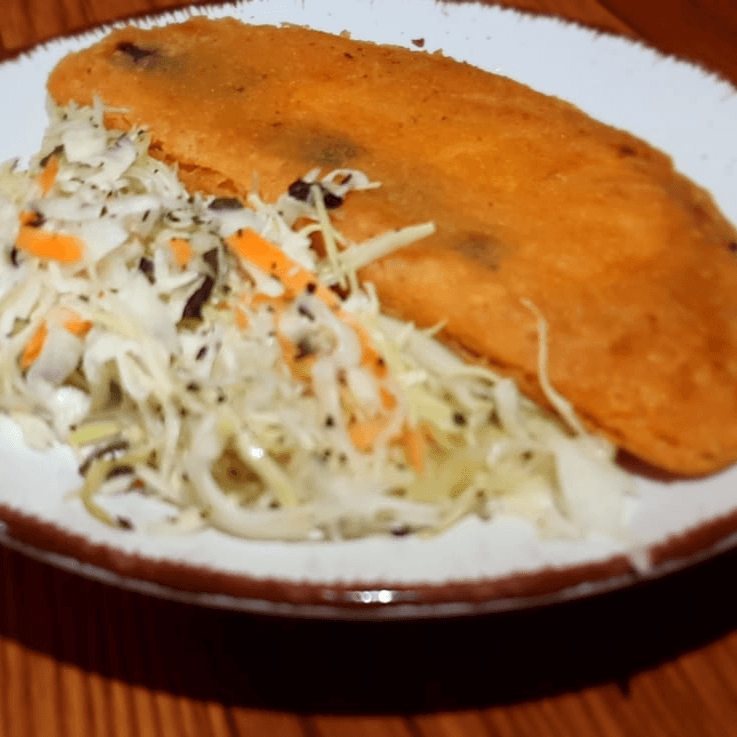Empanada de Frijol con Queso Sencilla