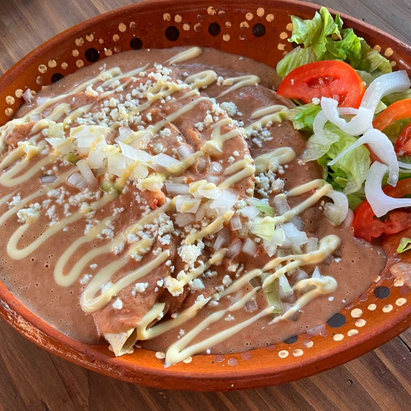 Enfrijoladas (4) / Jugo de Naranja o Café de Olla