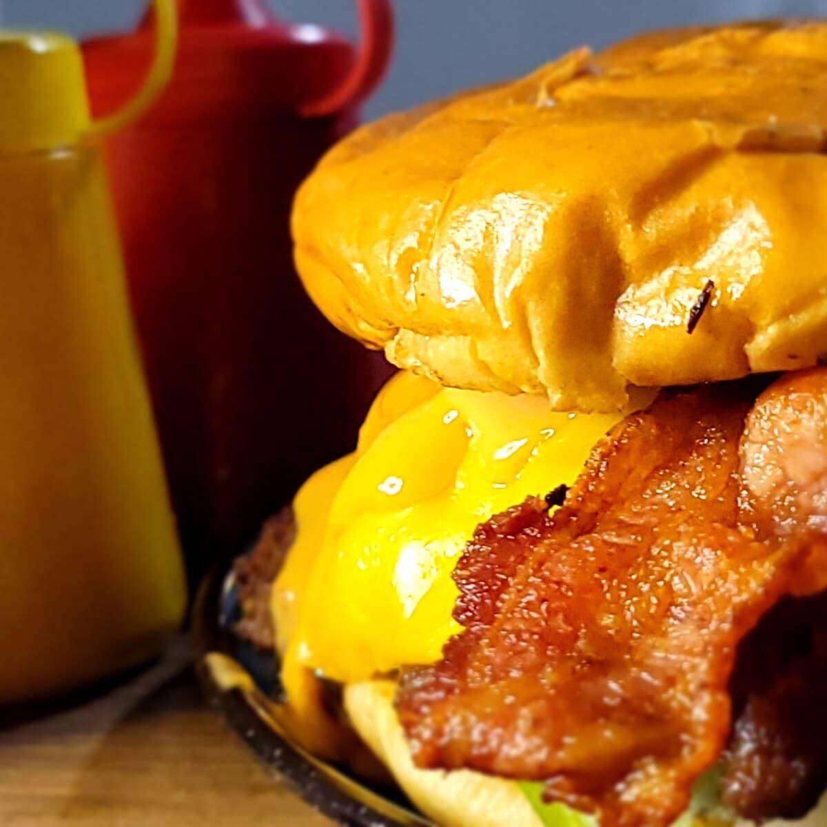 Smash (100 G) con Papas Fritas