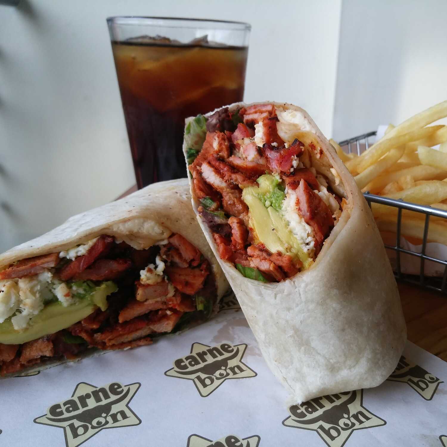 Burrito al Pastor con Papas y 1 bebida