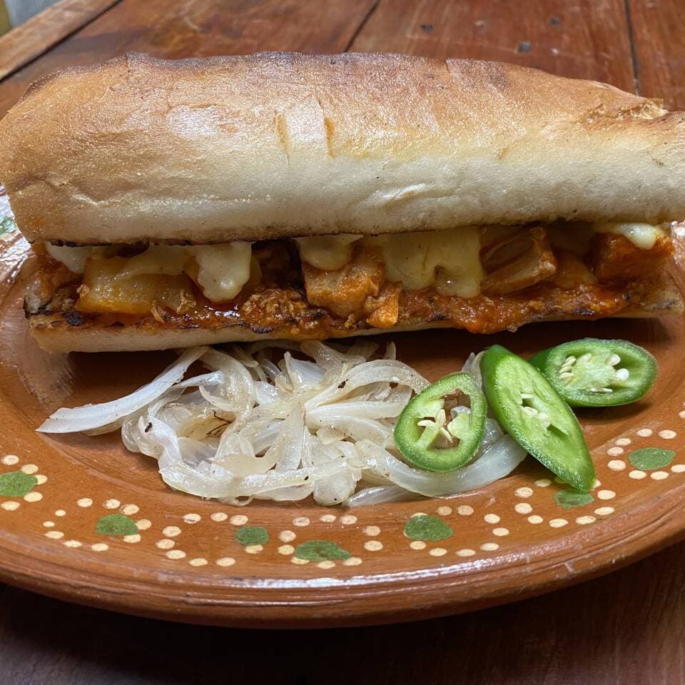 Torta Campechana (Asada y Chorizo) con Queso