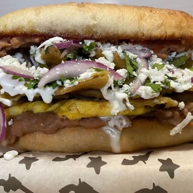 Torta de Chilaquiles En Salsa Verde