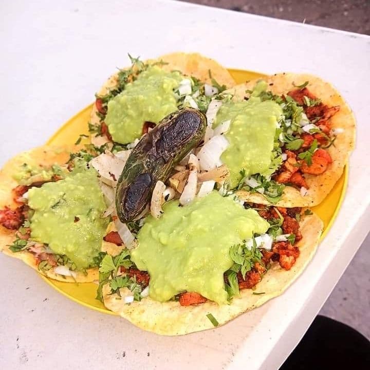 4 Tacos de Tripa con Tortilla Grande de Mesa