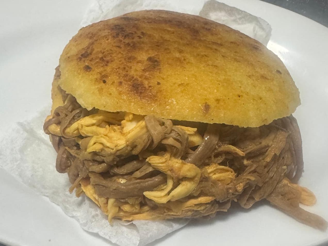 Arepas Rellenas y Chorizos Ar And Cho