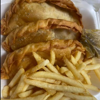3 Empanadas + Papas Fritas
